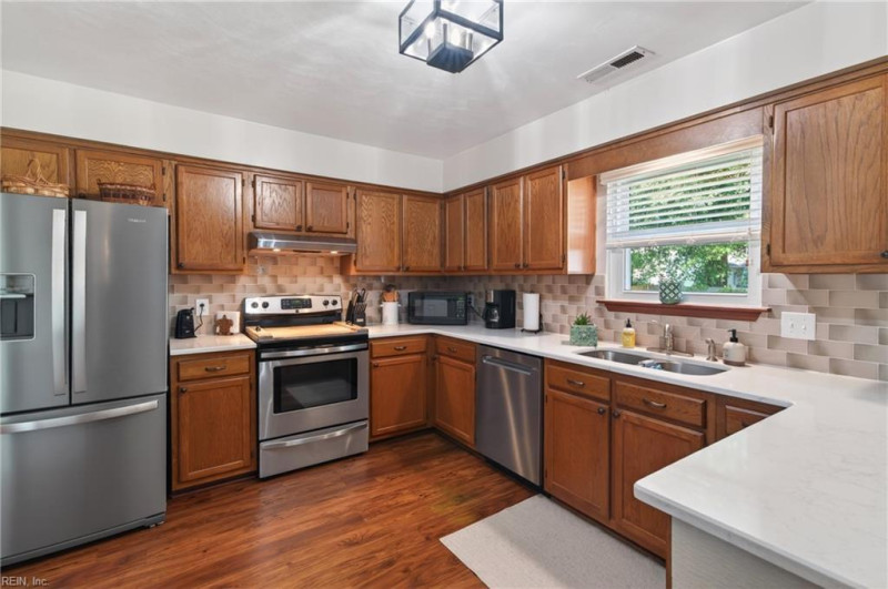 Photo 4 of 35 residential for sale in Chesapeake virginia