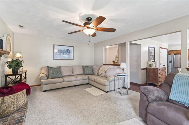 Photo 7 of 35 residential for sale in Chesapeake virginia