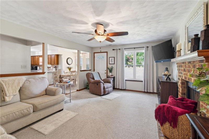 Photo 8 of 35 residential for sale in Chesapeake virginia