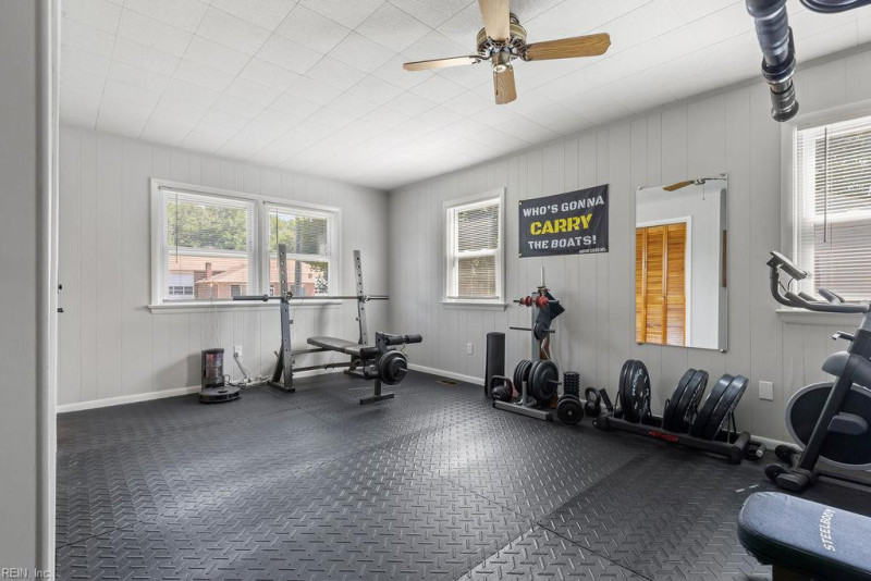 Photo 12 of 34 residential for sale in Gloucester County virginia