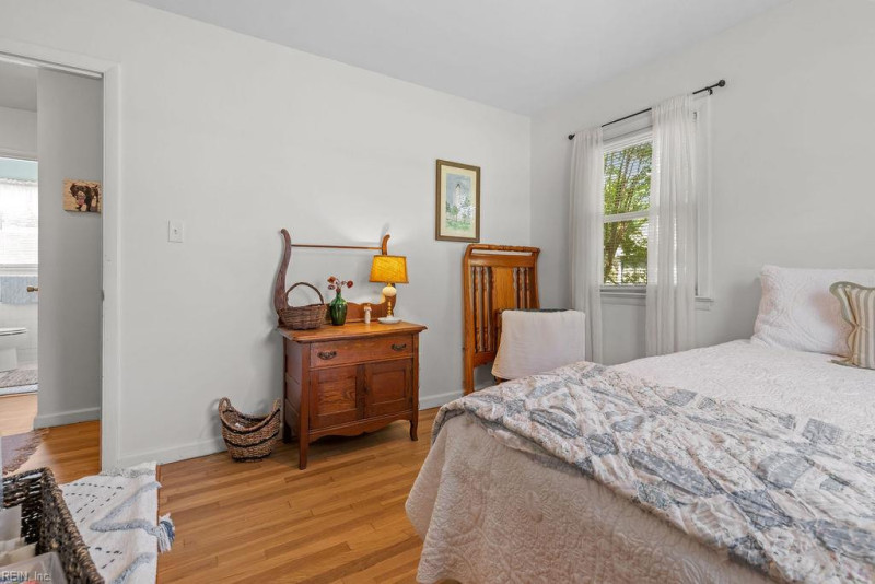 Photo 16 of 34 residential for sale in Gloucester County virginia