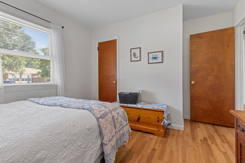 Photo 17 of 34 residential for sale in Gloucester County virginia