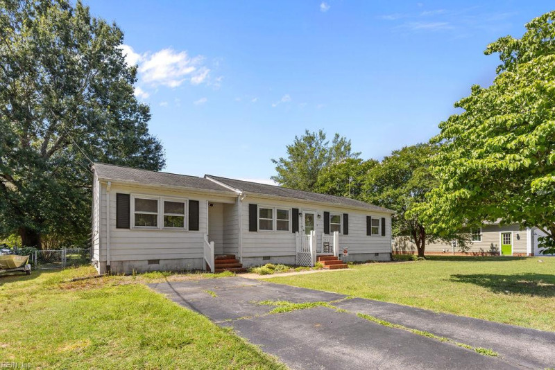 Photo 2 of 34 residential for sale in Gloucester County virginia