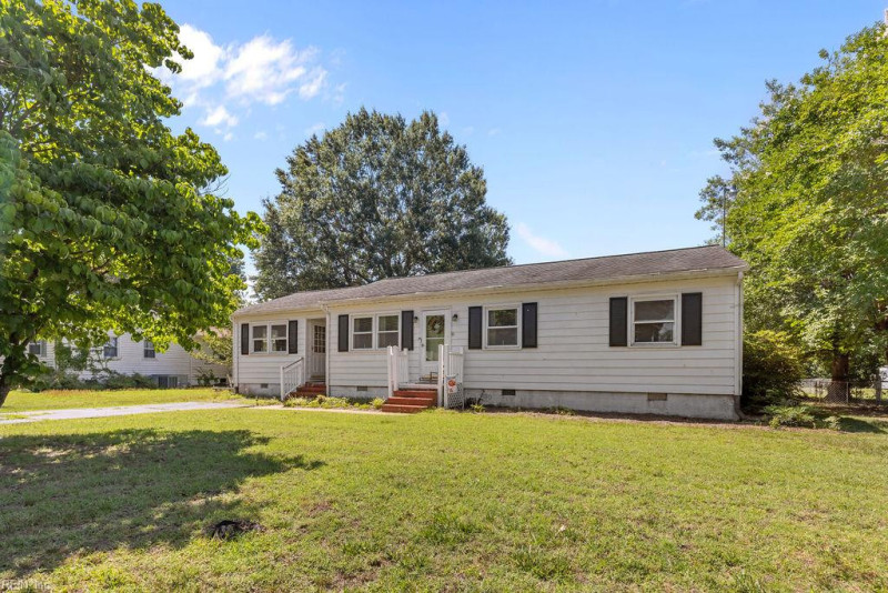 Photo 3 of 34 residential for sale in Gloucester County virginia