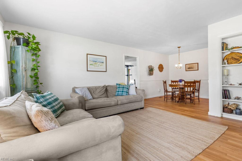 Photo 5 of 34 residential for sale in Gloucester County virginia