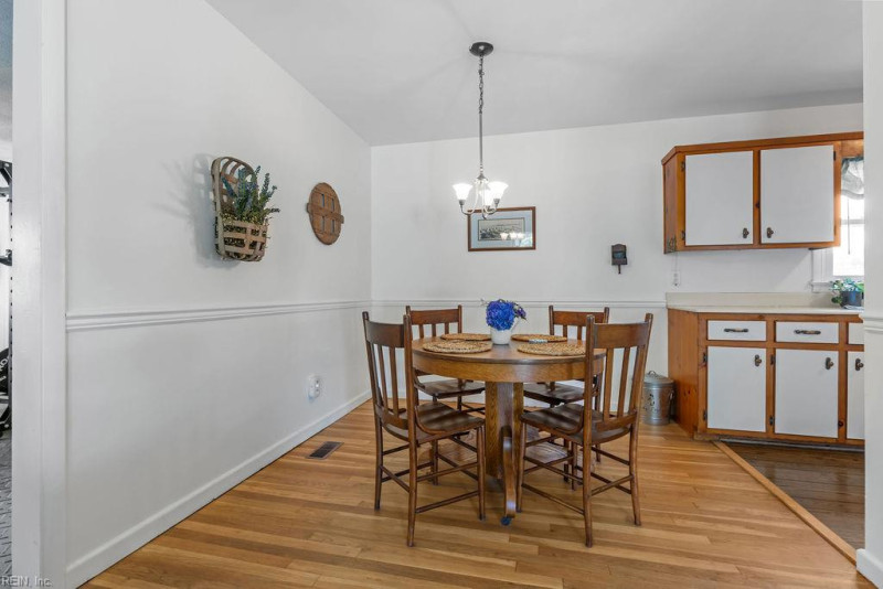 Photo 7 of 34 residential for sale in Gloucester County virginia