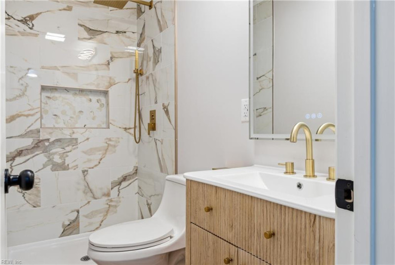 Photo 5 of 27 residential for sale in Virginia Beach virginia