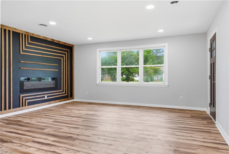 Photo 6 of 27 residential for sale in Virginia Beach virginia