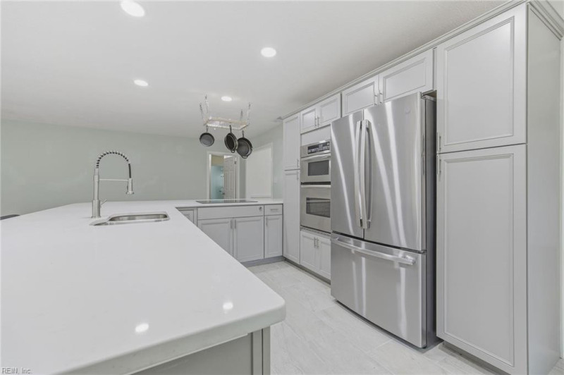 Photo 10 of 34 residential for sale in Virginia Beach virginia