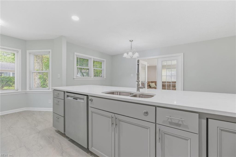 Photo 12 of 34 residential for sale in Virginia Beach virginia