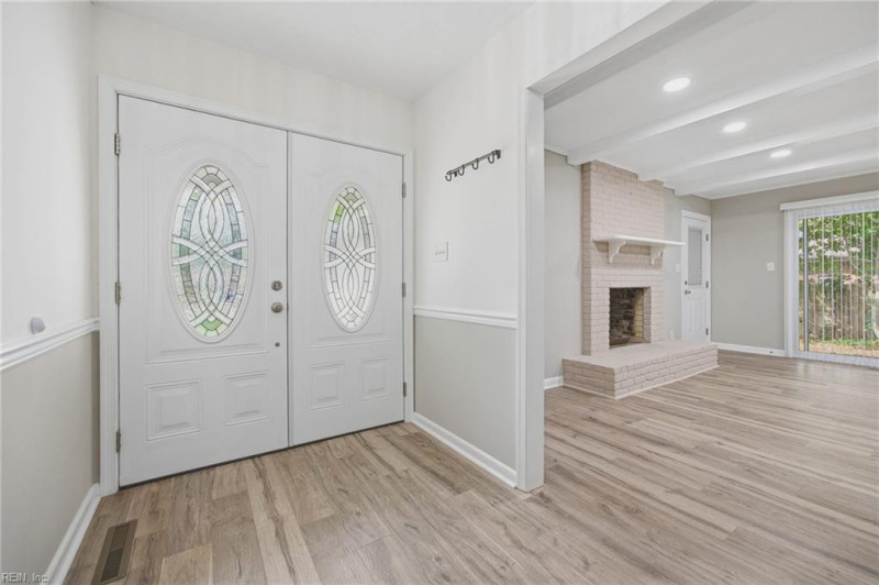 Photo 2 of 34 residential for sale in Virginia Beach virginia