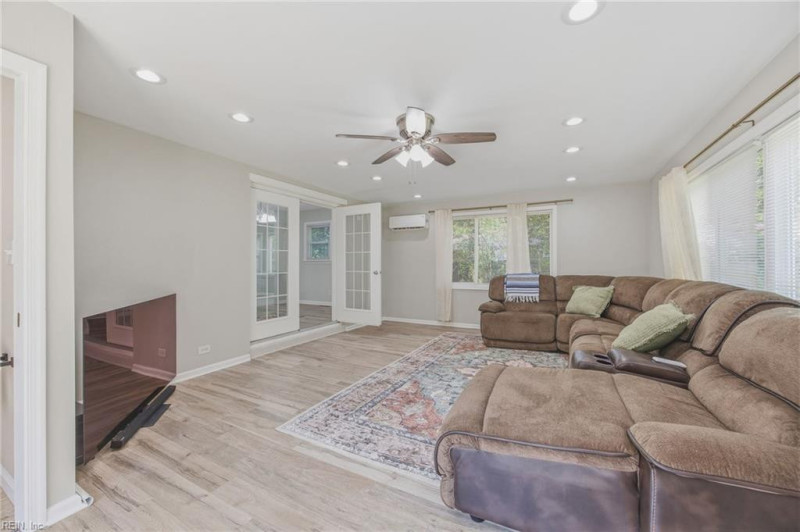 Photo 20 of 34 residential for sale in Virginia Beach virginia
