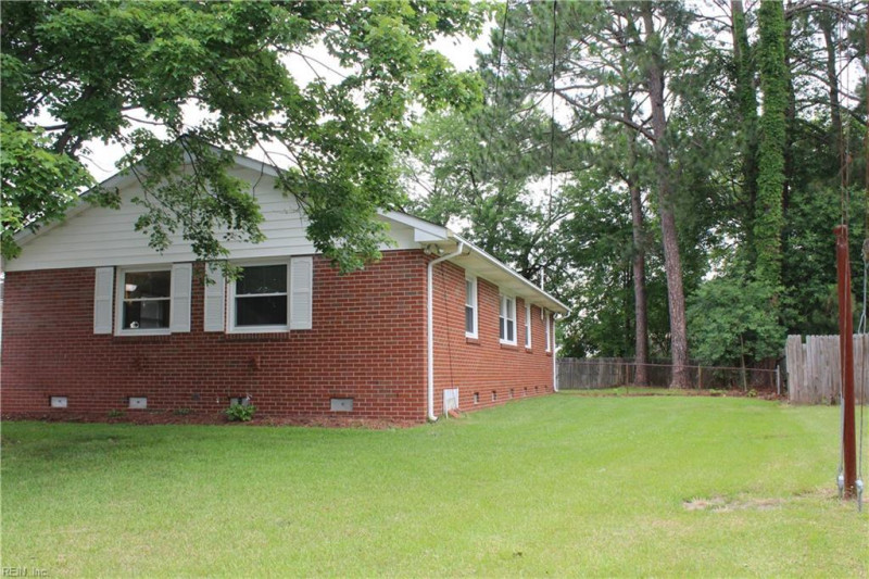 Photo 10 of 29 residential for sale in Portsmouth virginia
