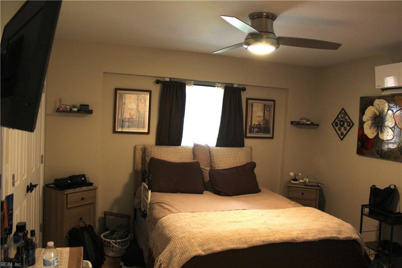 Photo 19 of 29 residential for sale in Portsmouth virginia