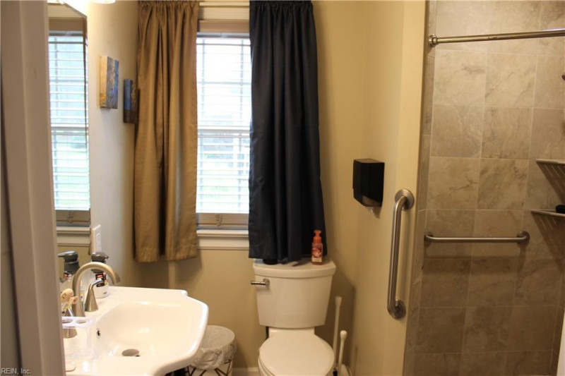 Photo 20 of 29 residential for sale in Portsmouth virginia