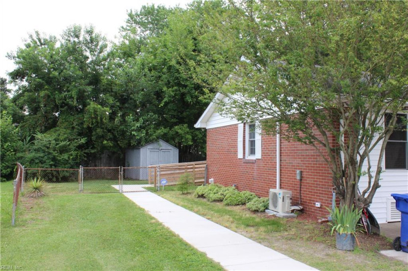 Photo 8 of 29 residential for sale in Portsmouth virginia