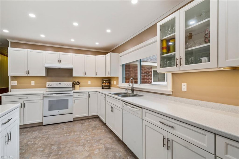 Photo 6 of 27 residential for sale in Franklin virginia