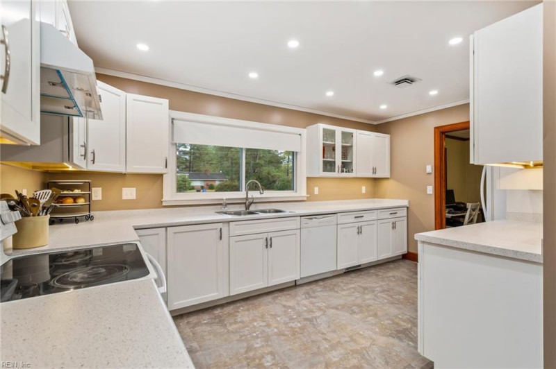 Photo 7 of 27 residential for sale in Franklin virginia