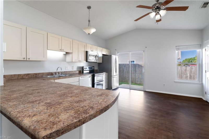 Photo 4 of 30 residential for sale in Virginia Beach virginia