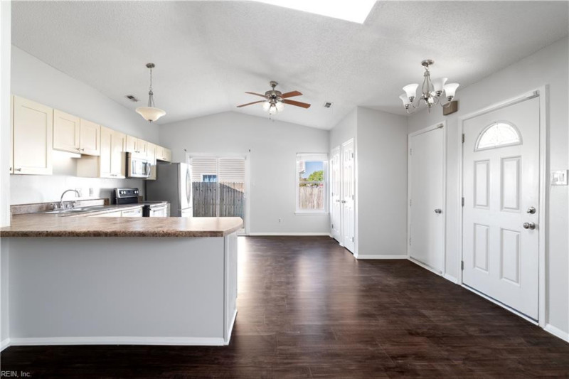 Photo 5 of 30 residential for sale in Virginia Beach virginia