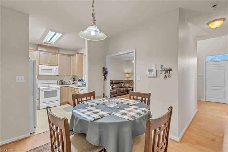Photo 5 of 27 residential for sale in James City County virginia