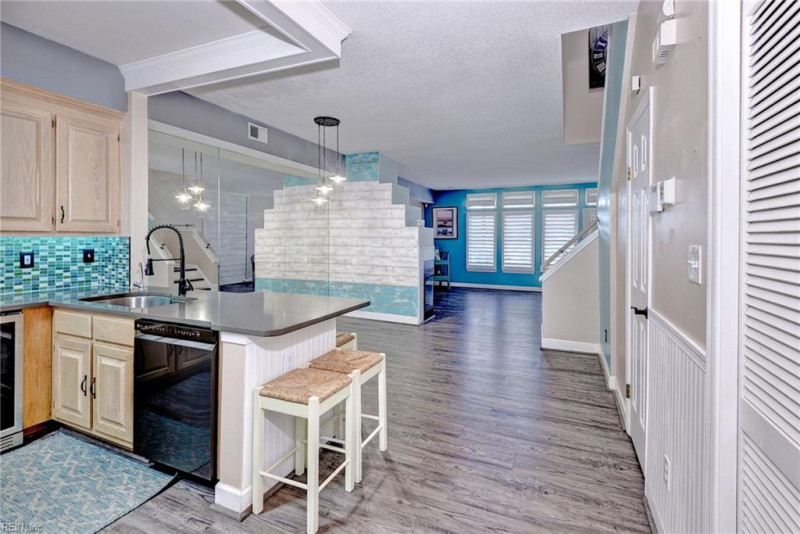 Photo 5 of 40 residential for sale in Hampton virginia