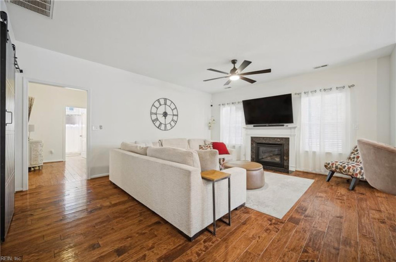 Photo 10 of 45 residential for sale in Chesapeake virginia