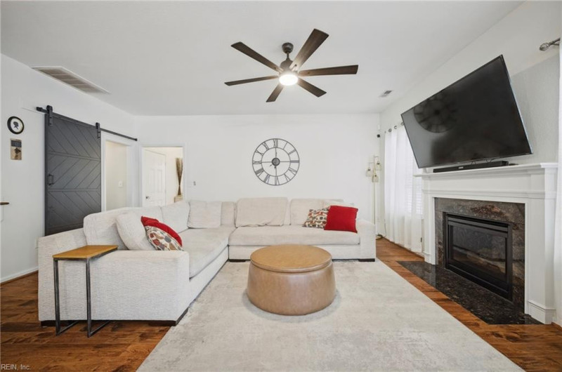 Photo 11 of 45 residential for sale in Chesapeake virginia