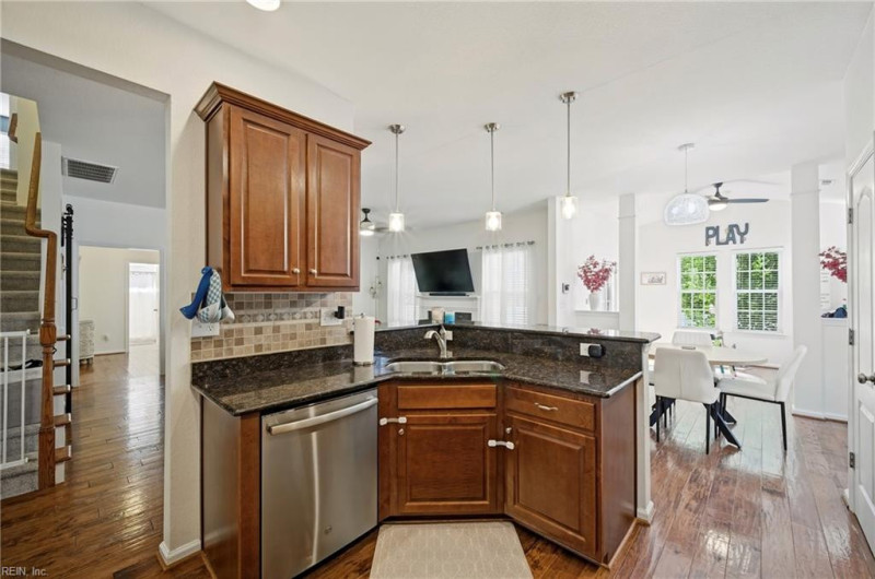 Photo 15 of 45 residential for sale in Chesapeake virginia