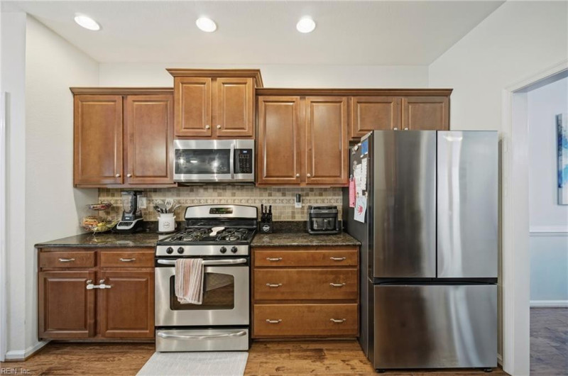 Photo 16 of 45 residential for sale in Chesapeake virginia