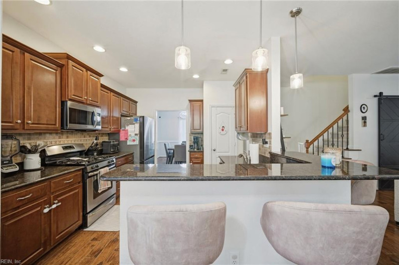 Photo 17 of 45 residential for sale in Chesapeake virginia