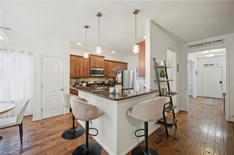 Photo 18 of 45 residential for sale in Chesapeake virginia