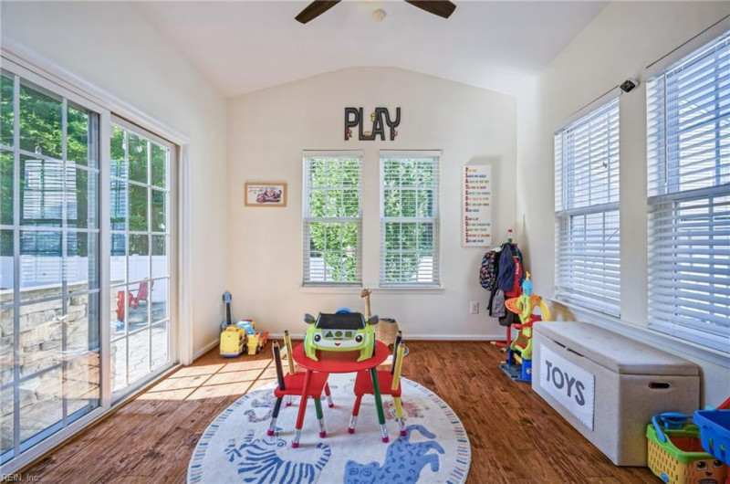 Photo 21 of 45 residential for sale in Chesapeake virginia
