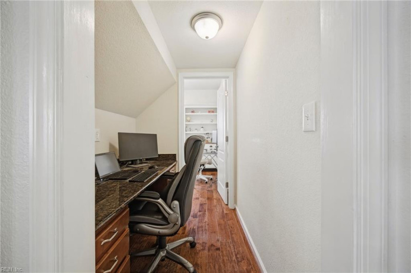 Photo 26 of 45 residential for sale in Chesapeake virginia