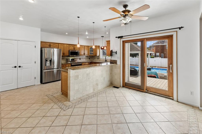 Photo 13 of 50 residential for sale in Chesapeake virginia