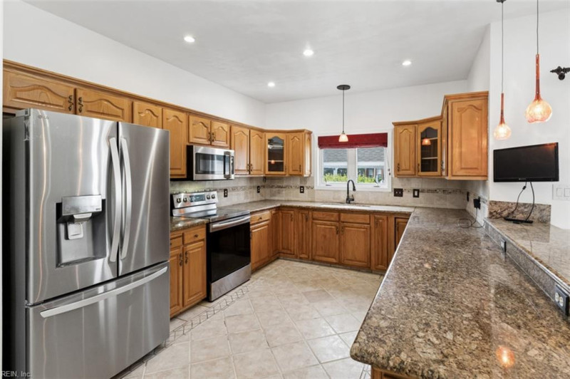 Photo 15 of 50 residential for sale in Chesapeake virginia