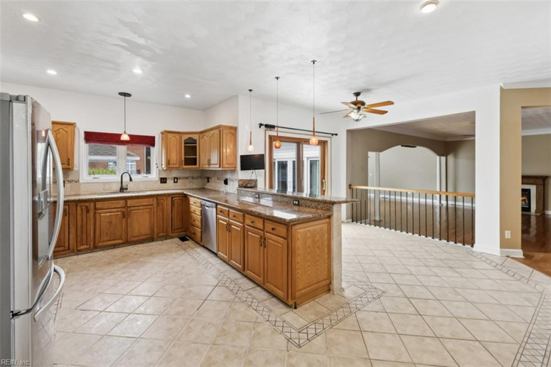 Photo 16 of 50 residential for sale in Chesapeake virginia