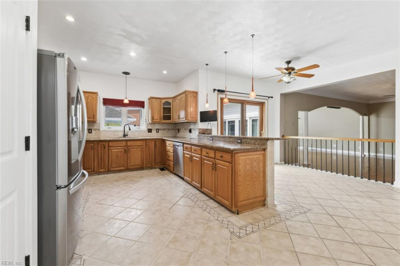 Photo 21 of 50 residential for sale in Chesapeake virginia