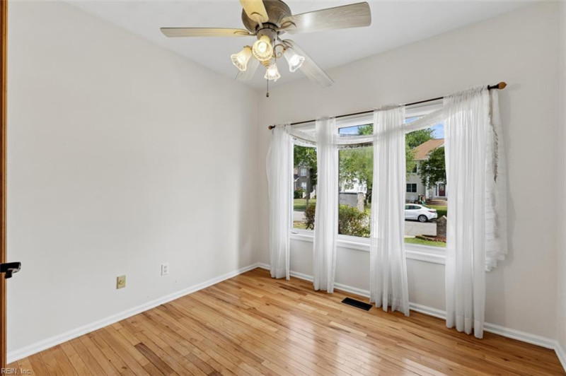 Photo 6 of 50 residential for sale in Chesapeake virginia