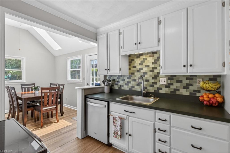 Photo 11 of 37 residential for sale in Portsmouth virginia