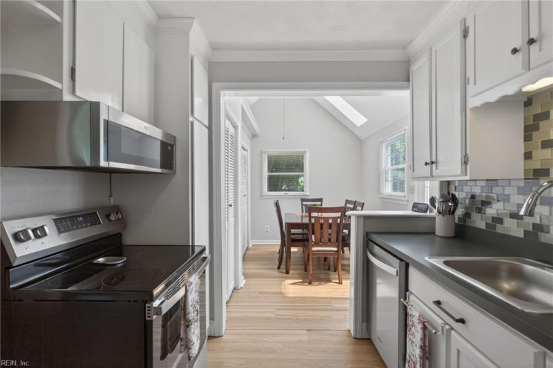 Photo 16 of 37 residential for sale in Portsmouth virginia