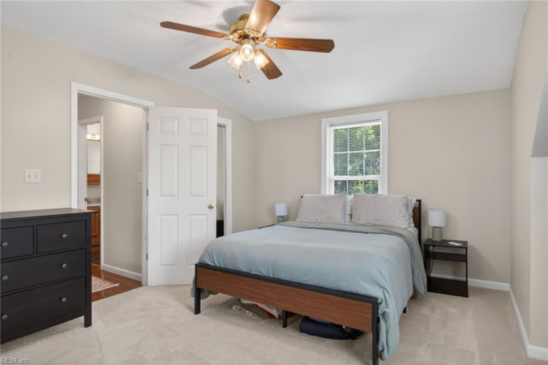 Photo 26 of 37 residential for sale in Portsmouth virginia