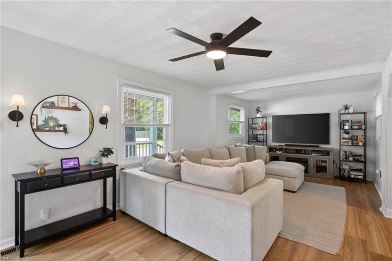 Photo 8 of 37 residential for sale in Portsmouth virginia