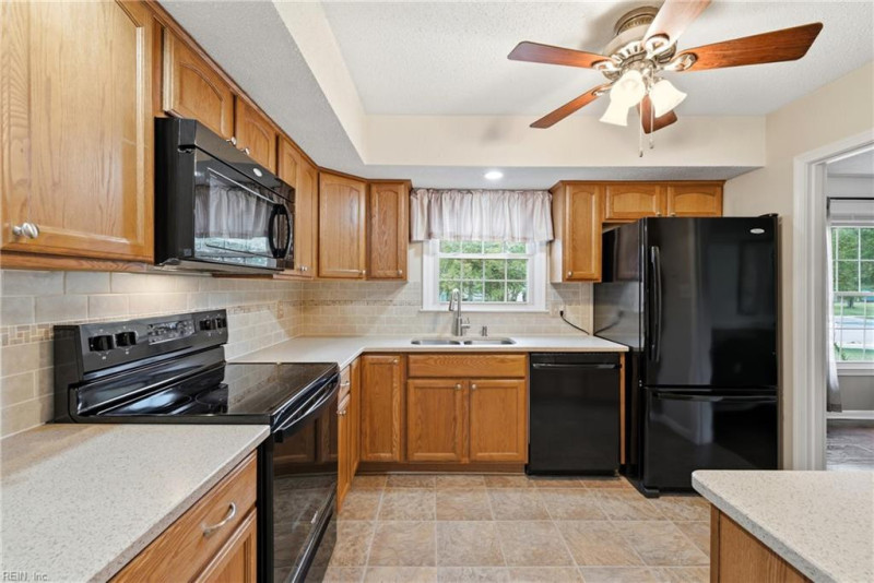 Photo 10 of 47 residential for sale in Virginia Beach virginia