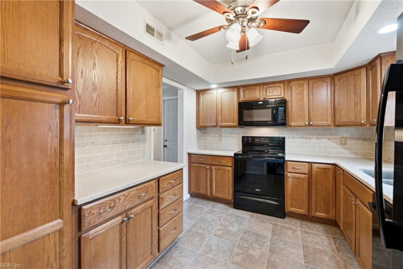 Photo 11 of 47 residential for sale in Virginia Beach virginia
