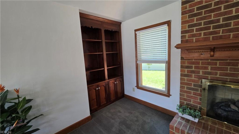 Photo 10 of 27 residential for sale in Chesapeake virginia