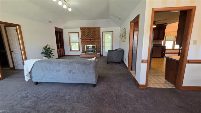Photo 11 of 27 residential for sale in Chesapeake virginia