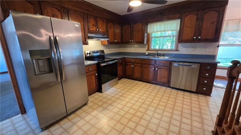 Photo 12 of 27 residential for sale in Chesapeake virginia