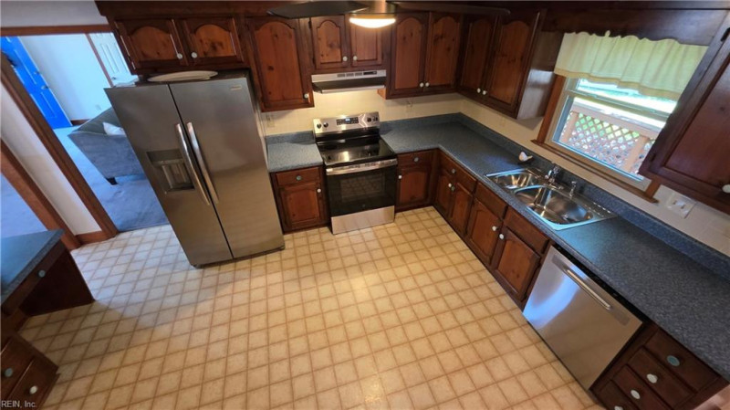 Photo 13 of 27 residential for sale in Chesapeake virginia