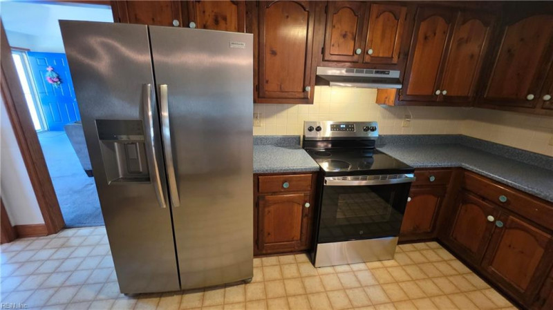 Photo 14 of 27 residential for sale in Chesapeake virginia